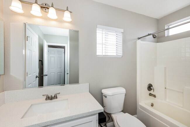 Building Photo - 740 Cam La Paz