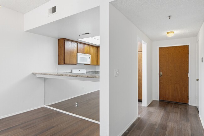 Building Photo - 2559 Plaza del Amo