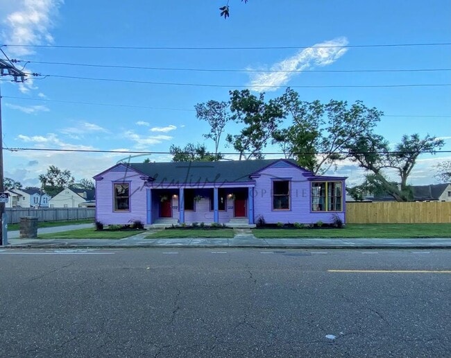 Building Photo - Charpentier District 2-Bed Duplex with Wi-...