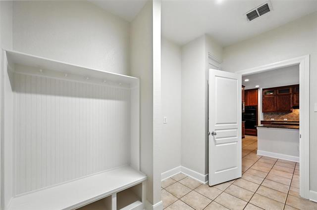 Building Photo - 14743 Daneway Dr