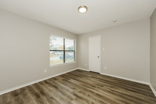 Building Photo - 6606 Beryl Dr