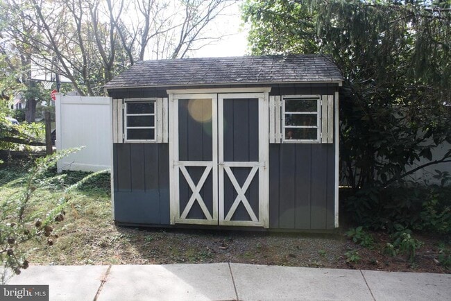 Building Photo - 820 W Bridge St