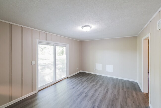 Building Photo - Spacious 3-Bedroom Tuscaloosa Home with Garage