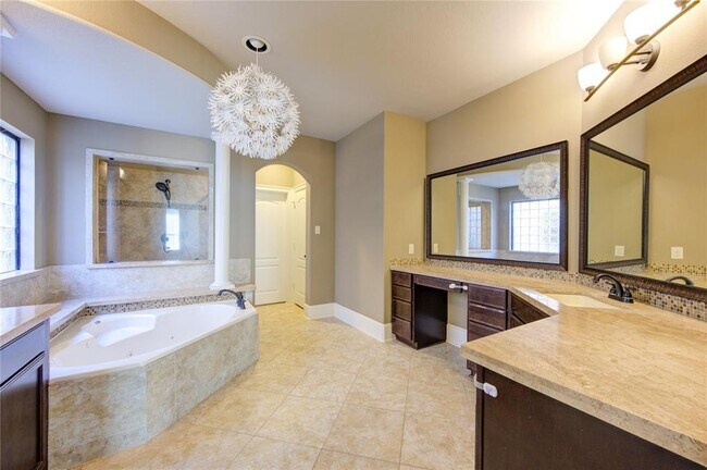 Building Photo - 611 Whitney Oaks Ln