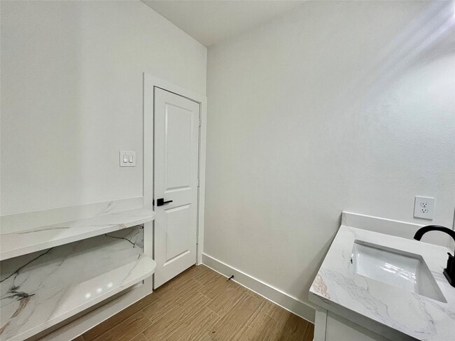 Building Photo - 5710 Delmack St