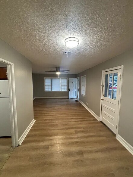 Building Photo - 1621 Burdette Dr