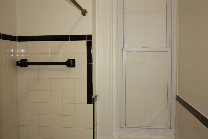 Building Photo - 3409 Greenway