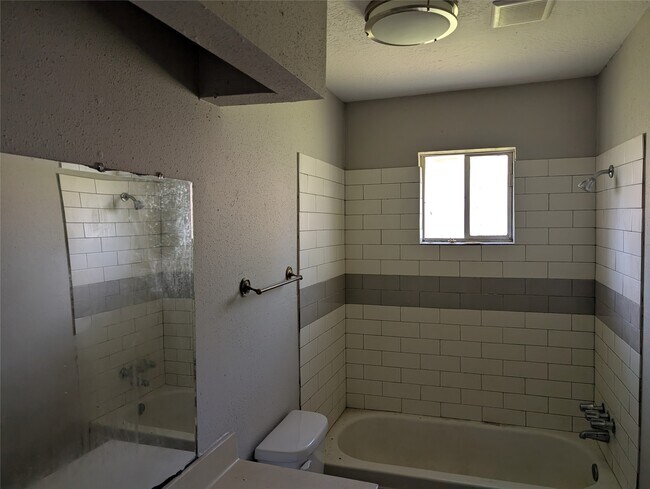 Building Photo - 11019 Clear Fork Dr