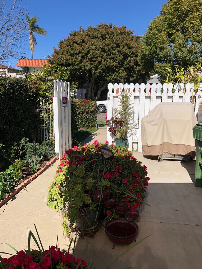 Garden - 4049 La Salle Ave