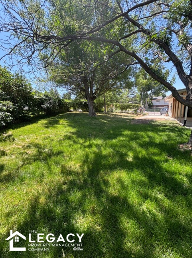 Building Photo - Eastside Home