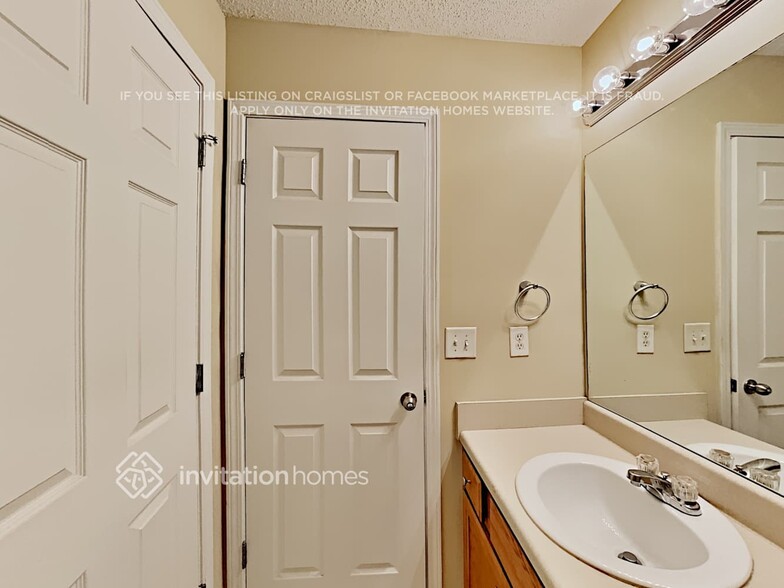 Building Photo - 236 Bainbridge Cir