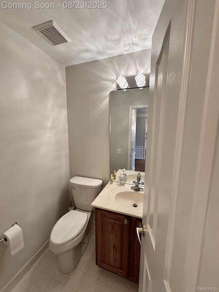 Building Photo - 39494 Village Run Dr