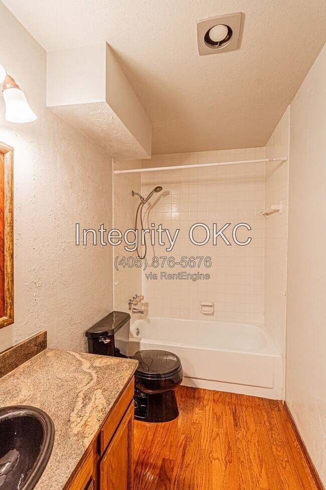 Building Photo - 4400 Hemingway Dr