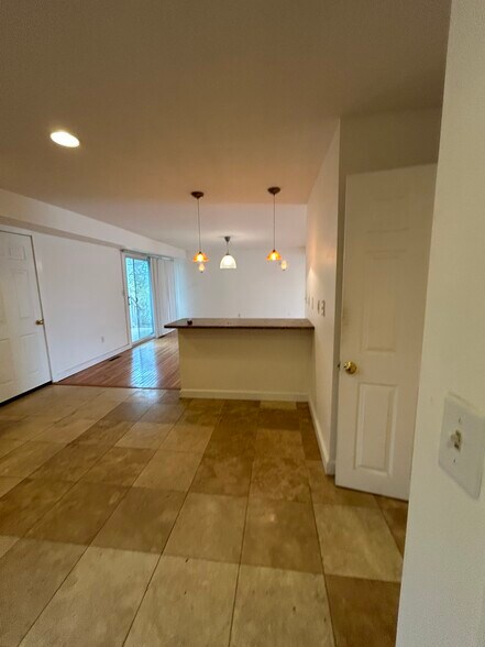 Building Photo - 22 Broadlawn Park