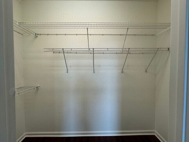 Building Photo - Beautiful 3 Bed, 2 Bath Condo in Desirable...