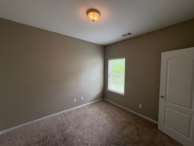 Building Photo - 5287 Promenade Dr