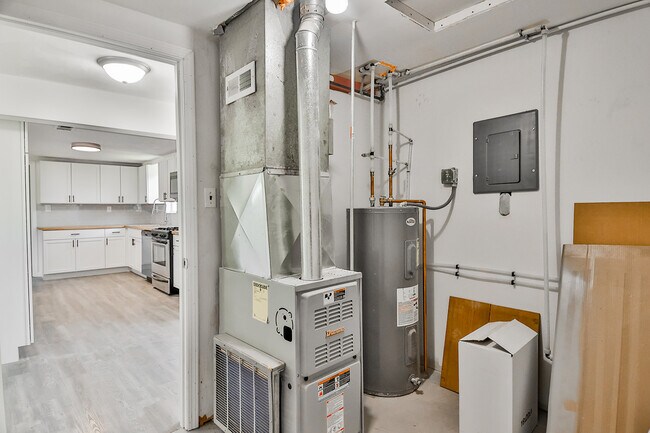 Building Photo - 402 Marquette Rd