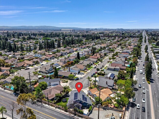 Building Photo - 14501 Wesfall Rd., Tustin CA 92780 5 BR, 3...