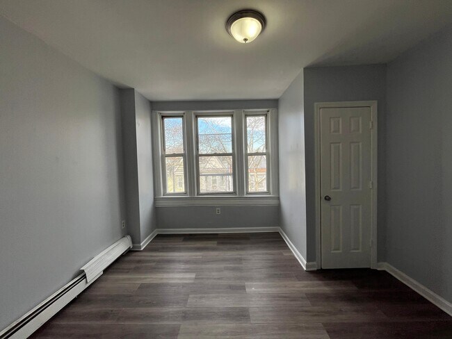 Building Photo - 119 Grant Ave