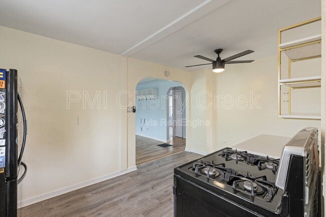 Building Photo - 156 S Newton St