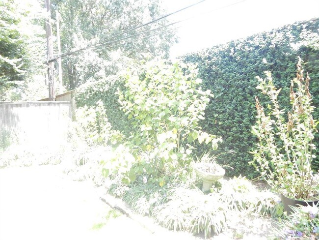 Building Photo - 5583 Beverly Hill St