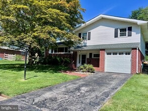 Building Photo - 2208 Jamaica Dr