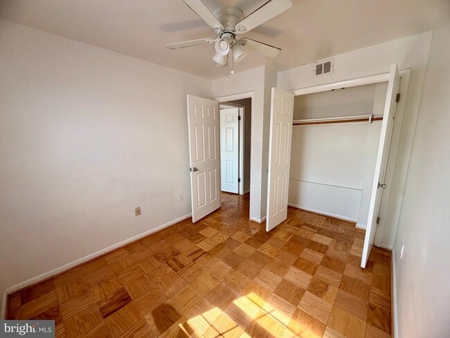 Building Photo - 5129 Clacton Ave