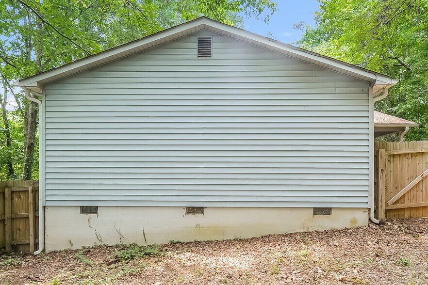 Building Photo - 4141 MacArthur St