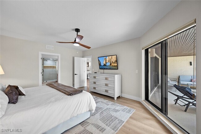 Building Photo - 6360 Pelican Bay Blvd