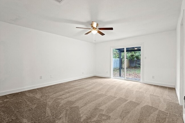 Building Photo - 6000 Cool Springs Dr