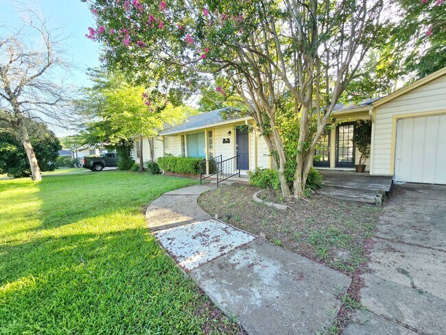 Building Photo - 2503 Taylor St