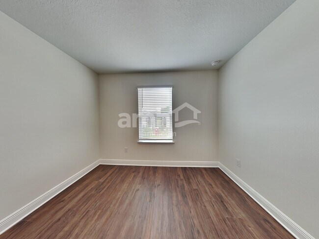 Building Photo - 27265 St Andrews Ave