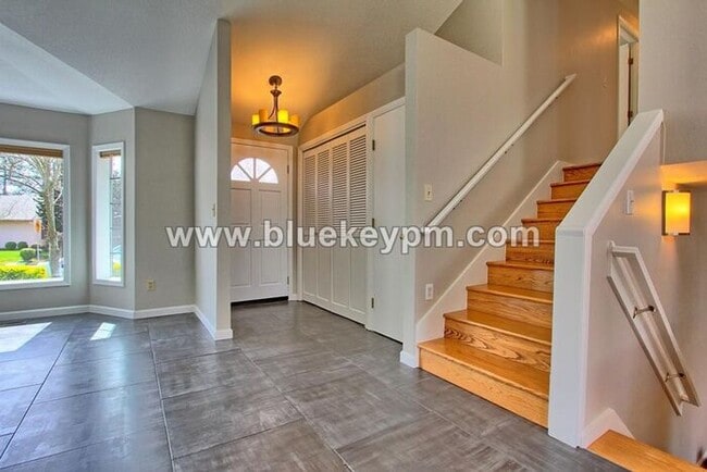 Building Photo - Luxury 3 Bed, 2.5 Bath Home in Beaverton with Large Yard and Bonus Room