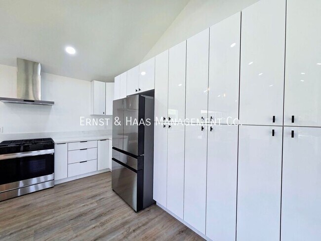 Building Photo - 3041 Yellowtail Dr