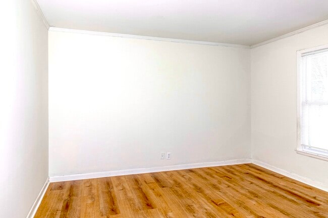 Bedroom - 3000 Hillsboro Pike