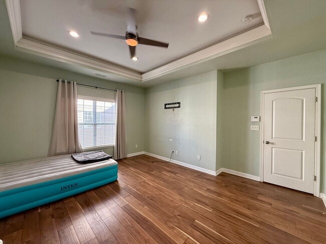 Building Photo - Modern living in the heart of Greenbrier - 4 BR home with open layout