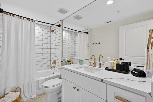 Building Photo - 675 NW Flagler Ave