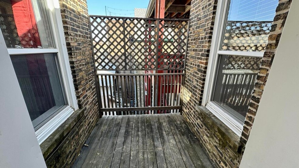 Building Photo - 1254 N Bosworth Ave