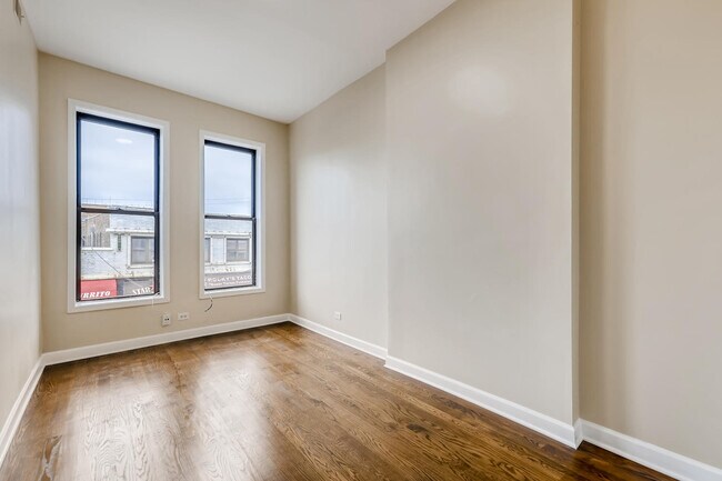 Building Photo - 7046 N Clark St