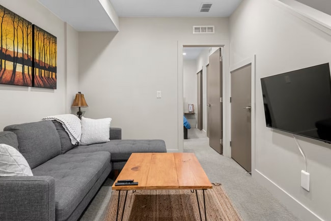 Building Photo - 1348 Zenobia St