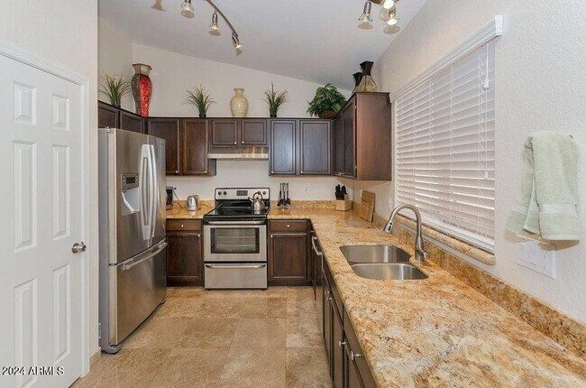 Building Photo - 3332 N Sunaire