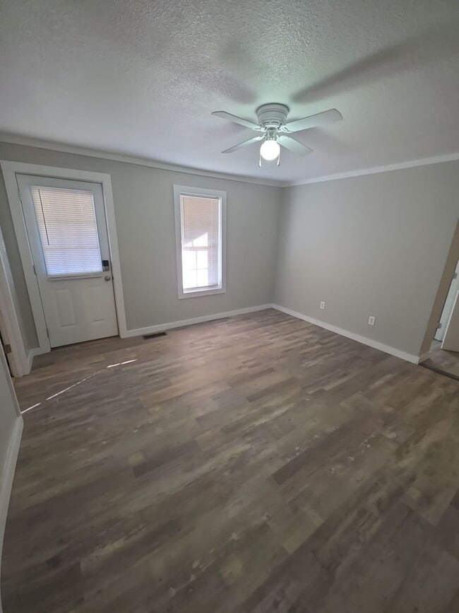 Building Photo - 3-Bedroom Single-Family Home with Hardwood Floors and Carport in Sparta
