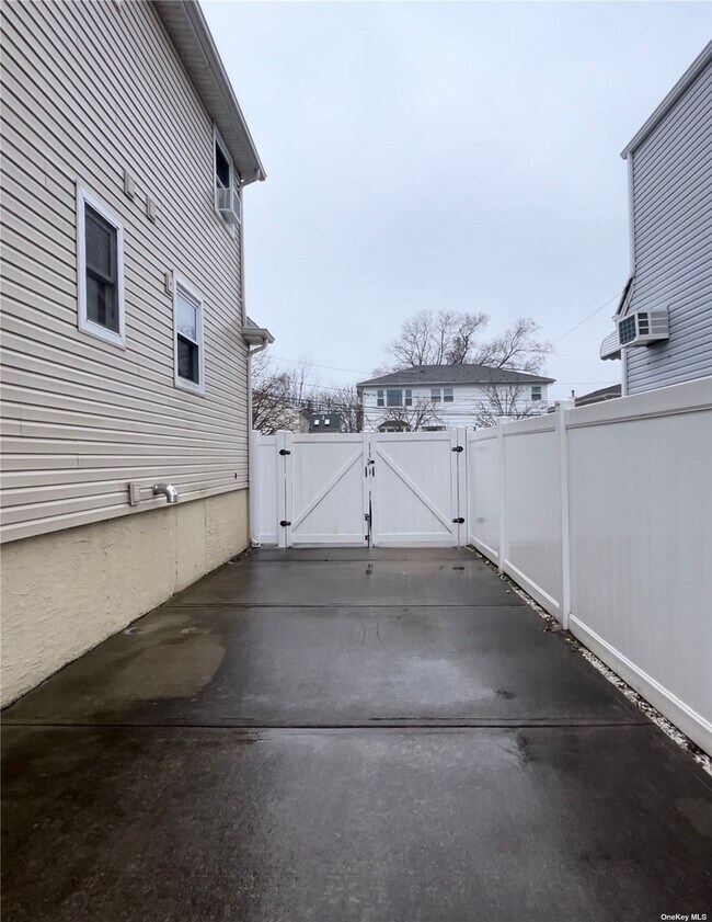 Building Photo - 84 3rd Ave