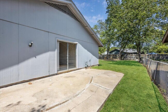 Building Photo - 4704 Lambs Ln