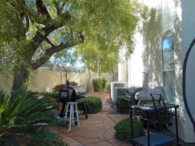 Building Photo - Stunning Fully Remodeled Luxury Home in Peccole Ranch