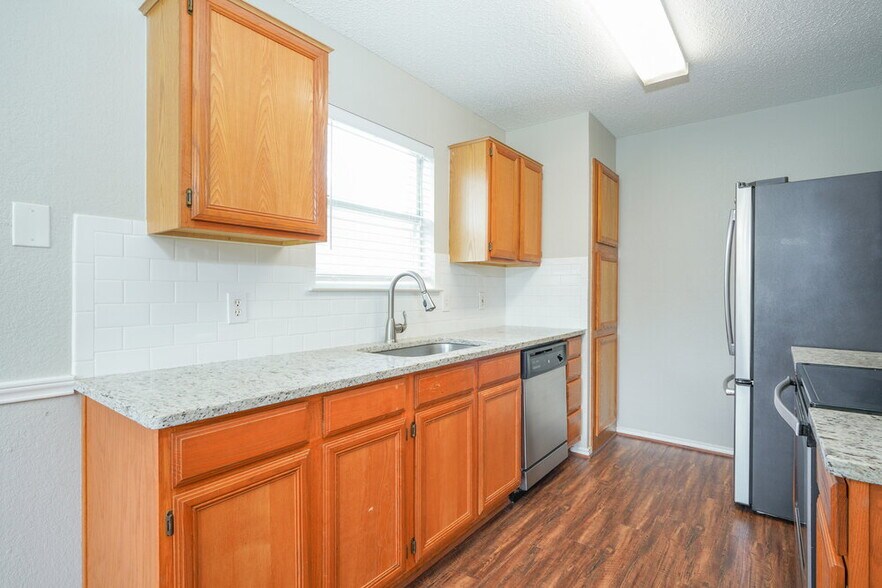 Building Photo - 6415 Jennie Ln