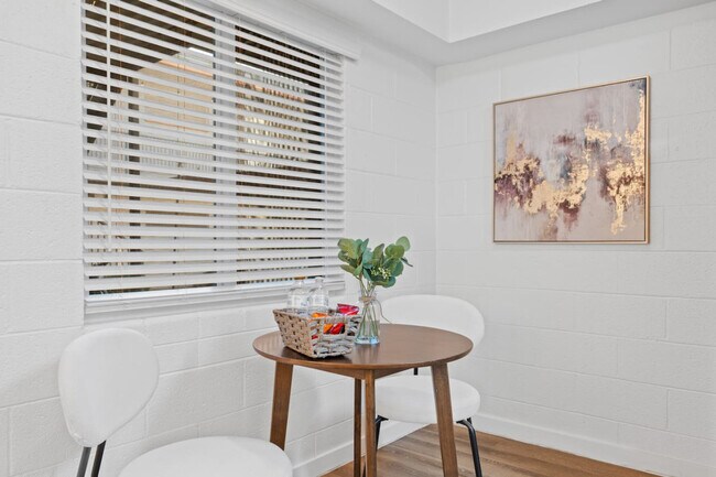 Building Photo - 1741 S Mill Ave