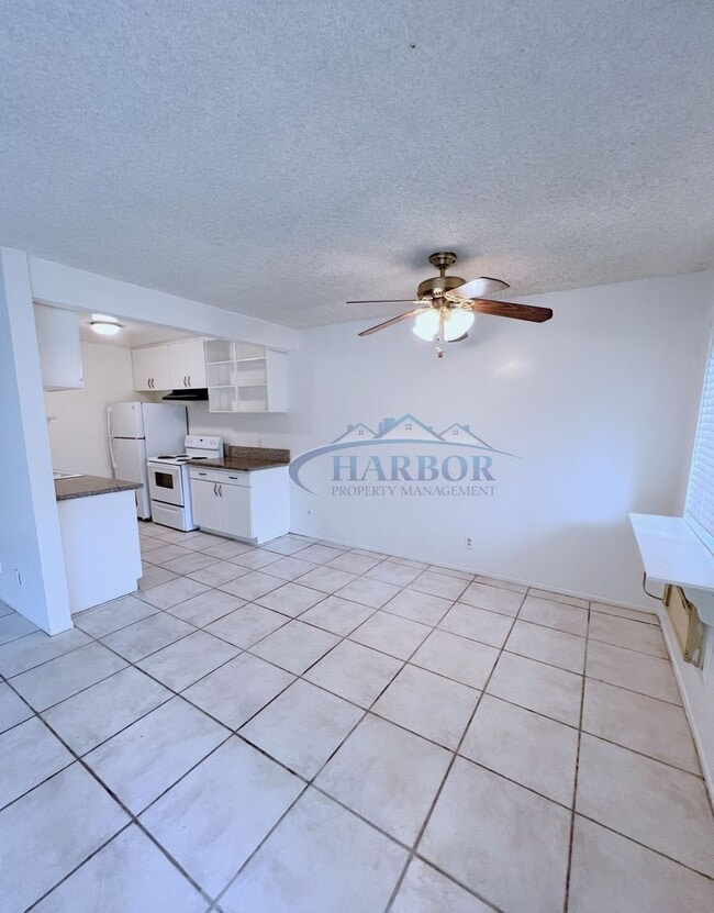 Building Photo - Stylish Condo with Pool, Fitness Center & ...