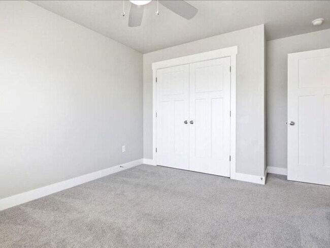 Building Photo - Herriman Lovely 3 bed, 2.5 bath Townhome