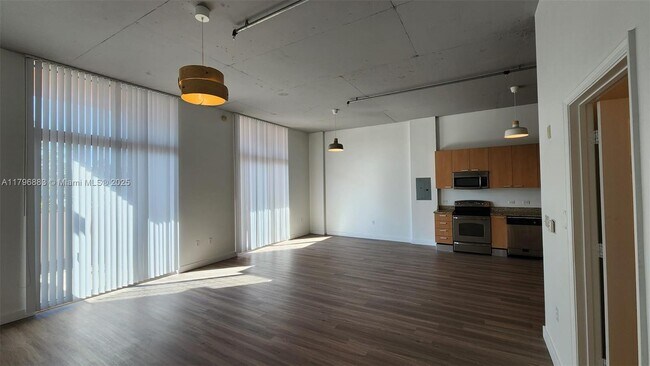 Building Photo - 2100 Van Buren St